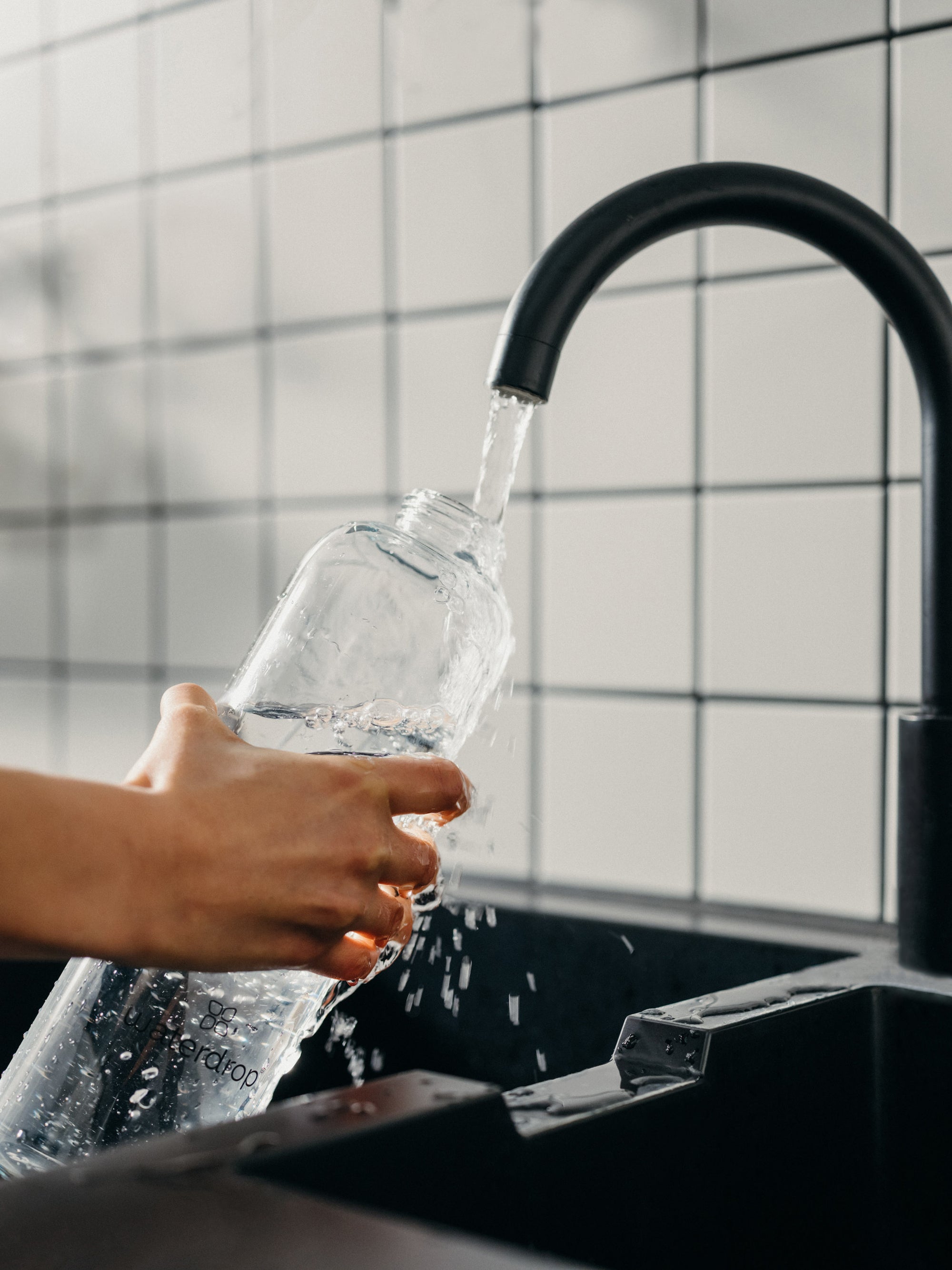 5 wskazówek dotyczących dbania o prawidłowy poziom cukru we krwi i znaczenie odpowiedniego nawodnienia