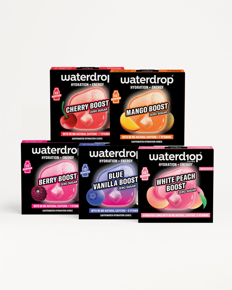 Kilka pudełek Waterdrop na białym tle.